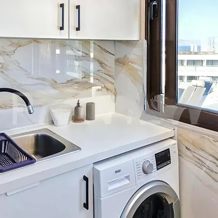 7-modern Center With Sea View! Apartment *